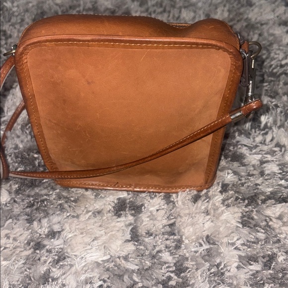 G.H Bass & Co Brown Leather Crossbody Bag - Picture 4 of 8